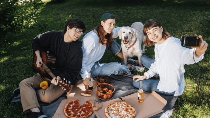 Planning a Picnic? Don’t Forget These 11 Dog Tips!